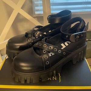 Buffalo Lion Ballerina Platform Mary Jane size 10